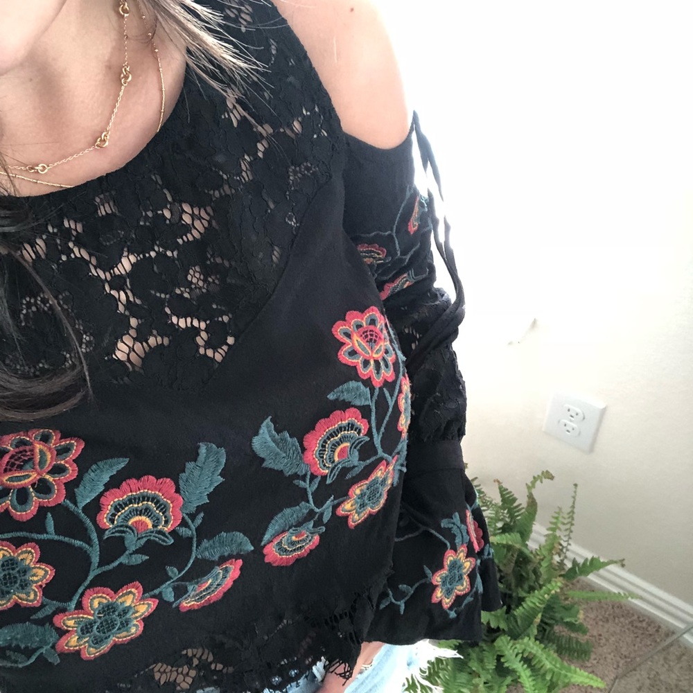 Cold Shoulder Top - Picture 2 of 5